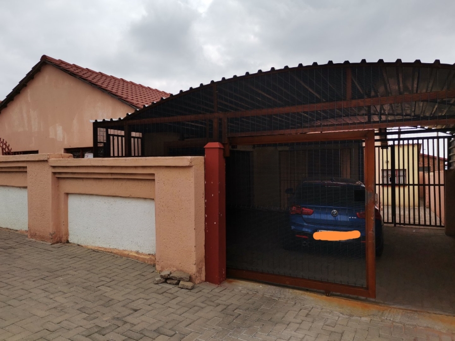 To Let 4 Bedroom Property for Rent in Mabopane North West